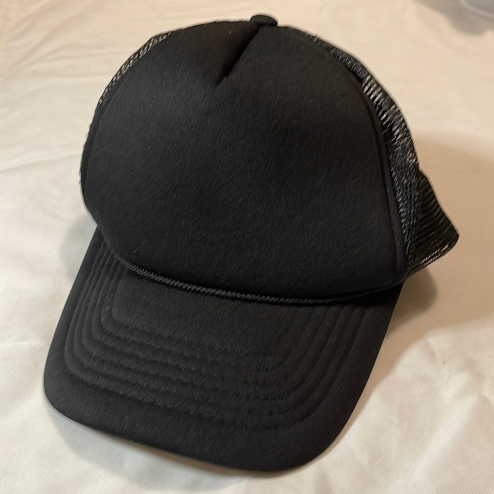 Black mesh hat 🎩